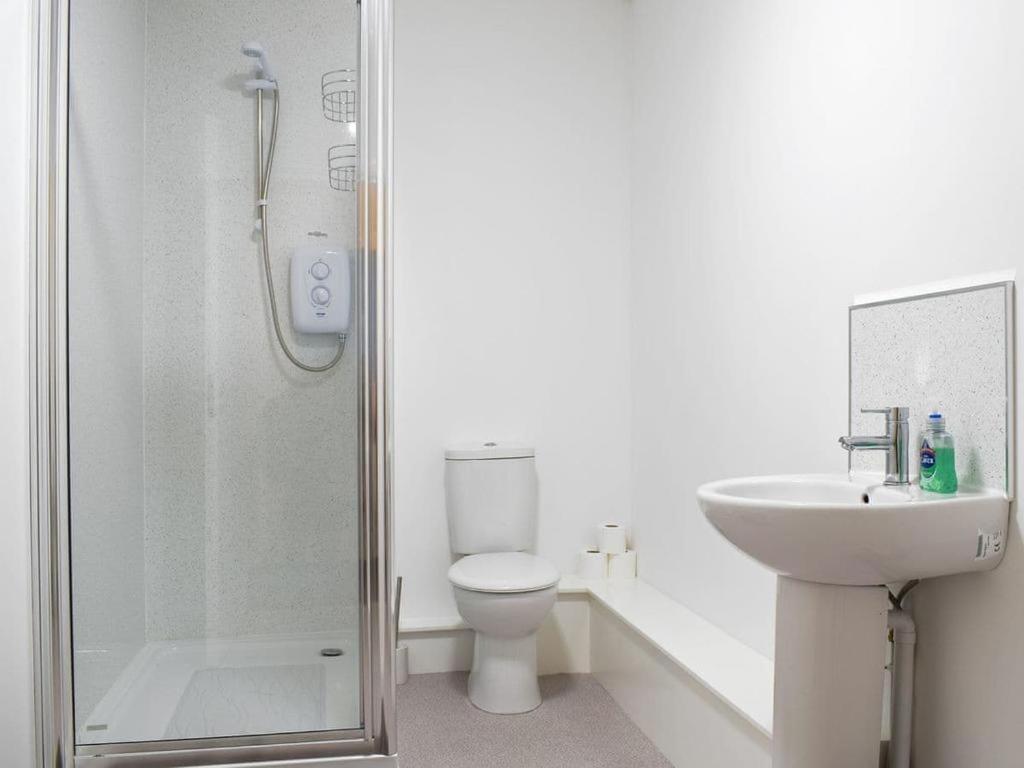 Courtyard Holiday Apartments Инверкитинг Экстерьер фото
